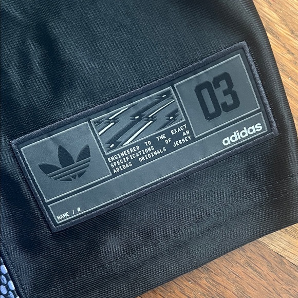 Adidas Adileneum- Black and Red Graphic Oversized Crop Jersey - s - Picture 3 of 4